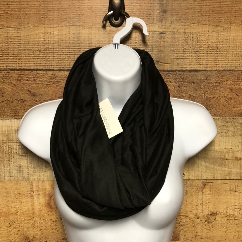 Beyond Yoga Pocket Infinity Scarf - Picture 5 of 13